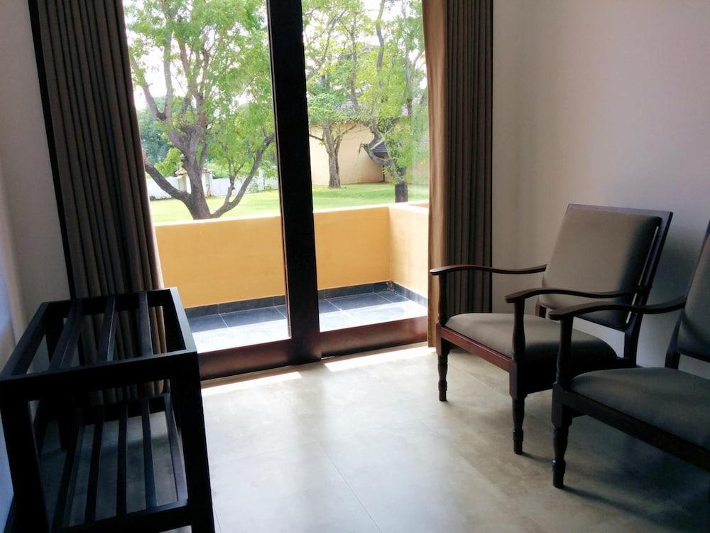 Rajarata Hotel Anuradhapura Exterior foto