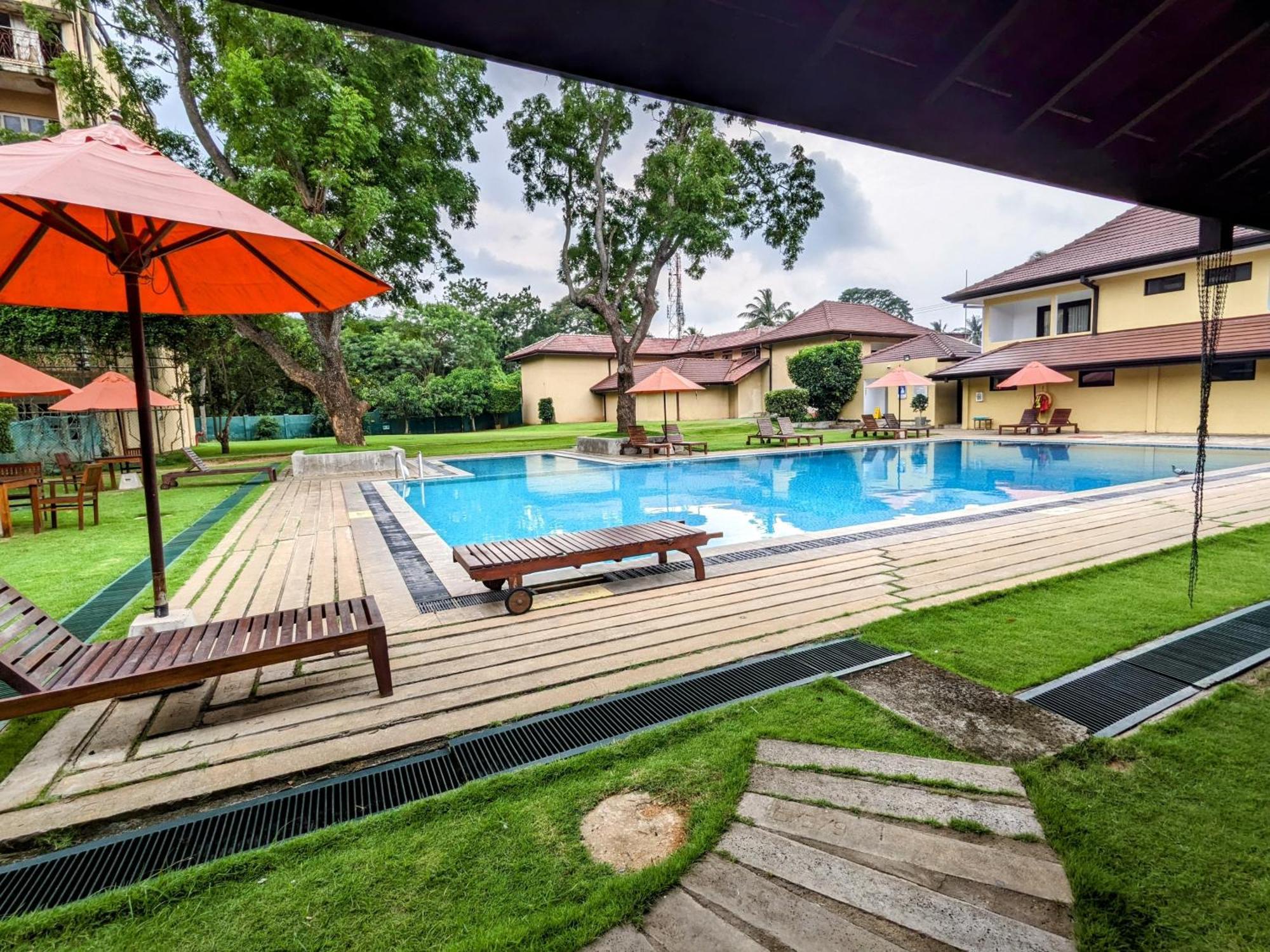 Rajarata Hotel Anuradhapura Exterior foto