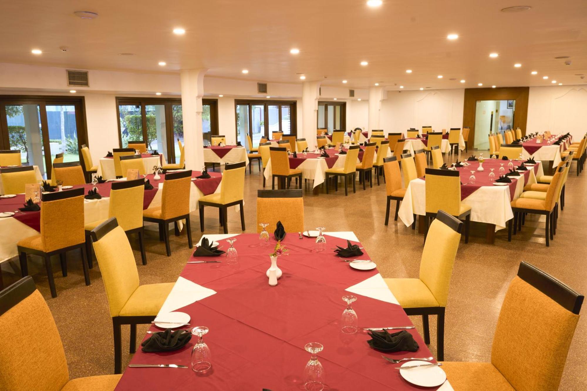 Rajarata Hotel Anuradhapura Exterior foto